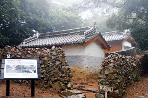 흑산도 진리 당산에 있는 진리당에는 '피리소년'의 화상이 놓여 있다. 